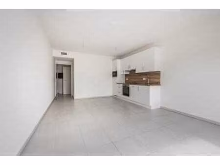 studio très récent en rez-de-chaussée