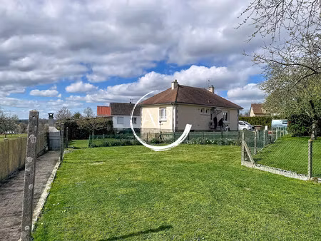 pavillon de 59 m² avec sous-sol  garage et jardin à la ferriè