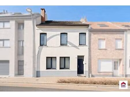 maison familiale lumineuse avec 4 chambres et jardin