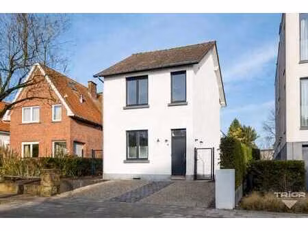 faubourg : agréable maison 3ch/1sdb entièrement rénovée