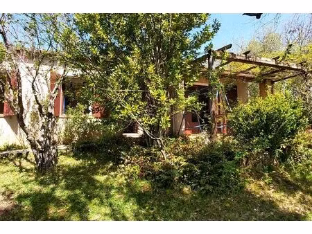 villa de plain-pied ? 5 pièces ? terrain arboré 904 m²