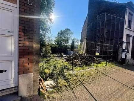 terrain à bâtir idéalement situé à charleroi – une belle opp