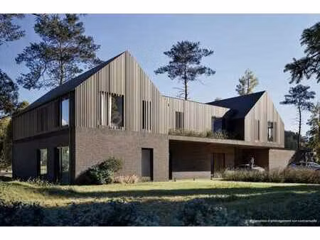 terrain de fond idéalement situé à l'entrée de lasne