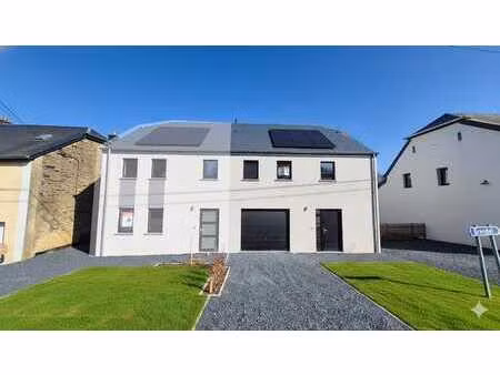 ? maison neuve 3 façades – 3 ch – garage – peb a – attert