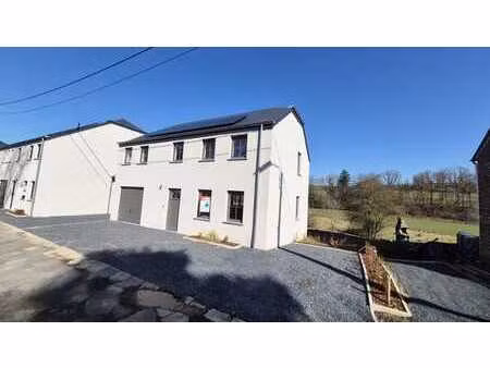 ? maison neuve 4 façades – 3 ch – garage – peb a – attert