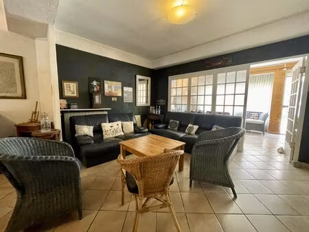 maison centre ville de 128 m2 habitables avec vitrine à rénover