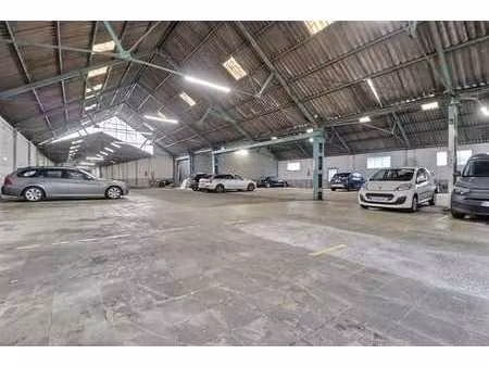 emplacement de parking dans entrepôt sécurisé