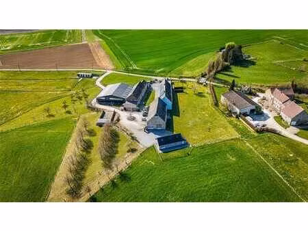 propriété avec logements  gîtes  salle et dépendances -6ha