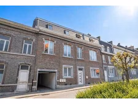 bel immeuble de 4 appartements (2ch-3ch) avec jardin!