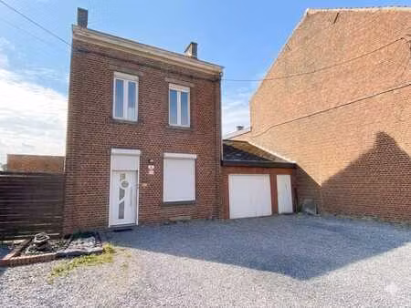 agréable maison 2 chambres avec jardin  garage et parking