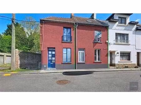 maison en très bon état avec cour