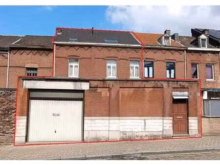 maison 3-4 chambres avec jardin et garage.