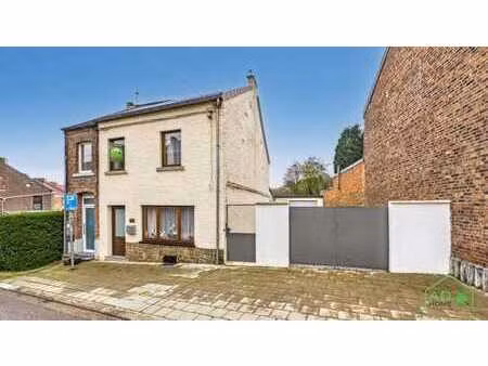 maison 3 chambres  jardin  parkings et garage