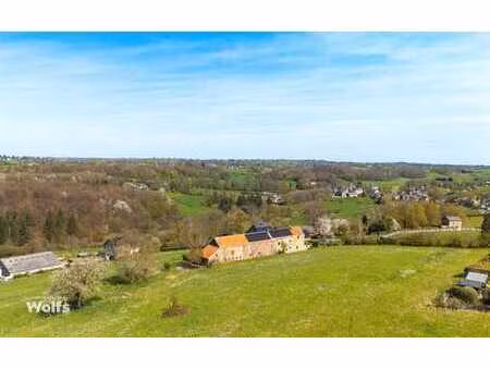 superbe ferme de caractère dans un écrin de verdure !