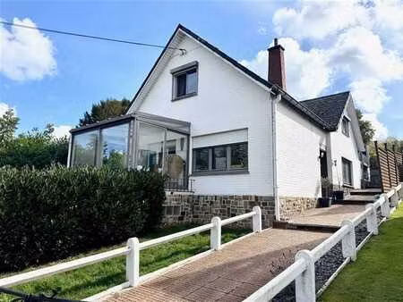 charmante maison avec beaucoup de potentiel!