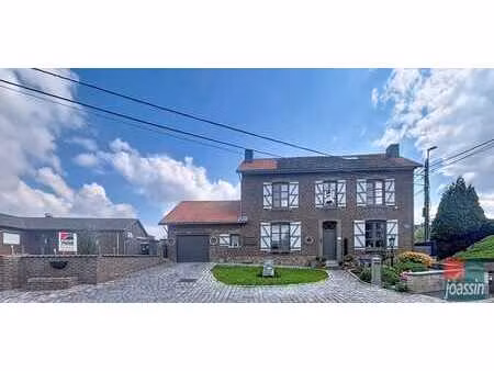 maison 4 façades avec jardin et piscine située dans le villa