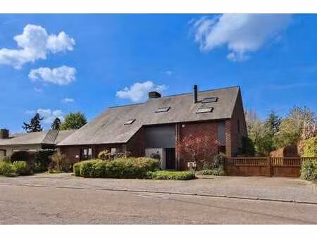 villa 4 ch avec espace pro et piscine - hannut