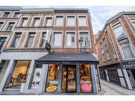 surface commerciale d’angle – façade vitrée – hyper-centre