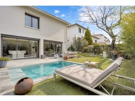 maison de luxe à vendre dans le quartier côte pavée-l hers-la terrasse