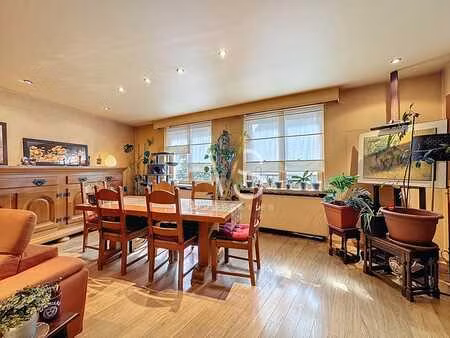 bel appartement 2 chambres dans petite copro avec terrasse!