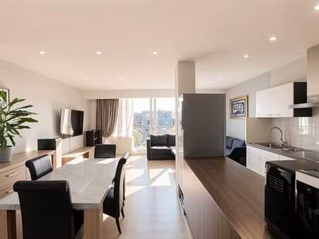 petite copro sans ascenseur : lumineux appartement +/-75 m²