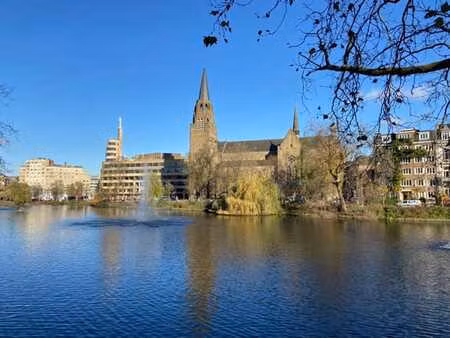 grand studio rénové entre louise et les etangs d'ixelles