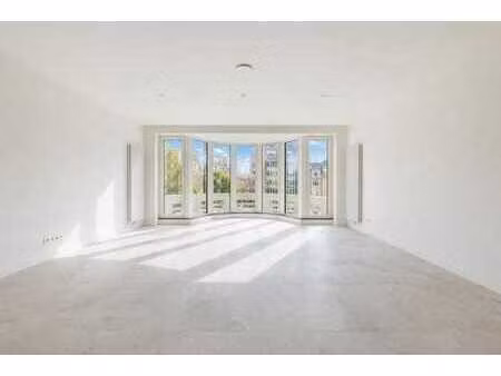 etterbeek – appart. rénové 1 ch. terrasse avant & arrière