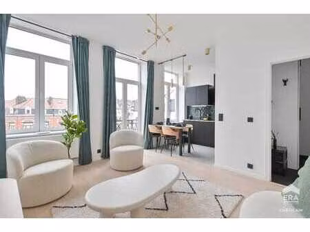 triplex entièrement rénové et meublé à louer à saint-gilles