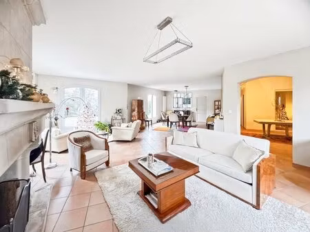 maison de caractère entièrement rénovée – 212 m² sur parcelle de 2900 m2 – écrin de...