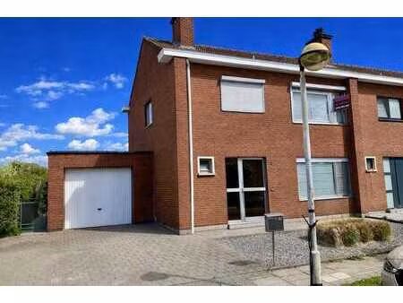 maison 3-façades avec 3 ch.à.c.  garage et jardin