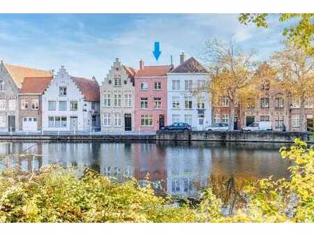 maison de ville luxueusement rénovée avec jardin et vue sur