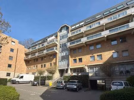 appartement en duplex lumineux au centre de louvain.