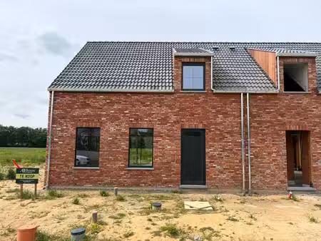 moderne halfopen nieuwbouwwoning in koolskamp