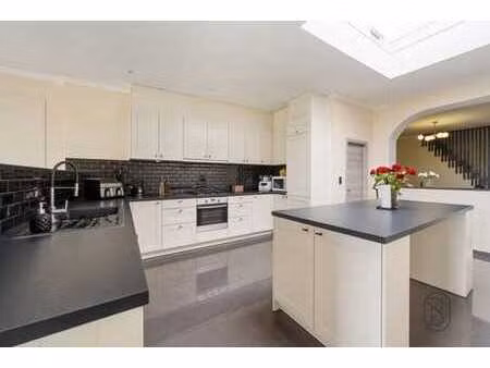 maison bien située prête à emménager  avec 4 chambres et gra