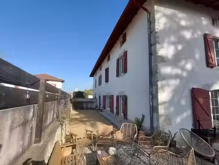 vente maison 5 pièces 225 m² à guiche (64520)  565 000 €