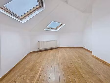 st-gilles entre defacqz et la barrière. appt 2ch et bureau