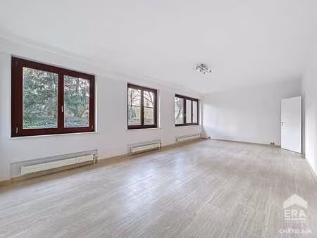 studio avec emplacement de parking à louer à uccle.