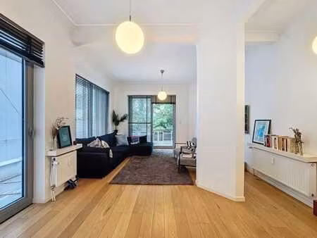 châtelain : superbe duplex meublé avec bureau et jardin