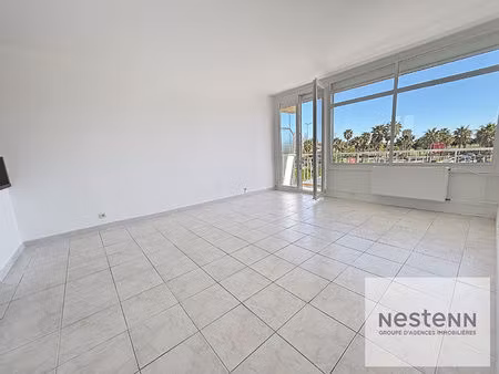 fréjus - secteur base nature  t2 dernier étage avec vue dégagée et place de parking