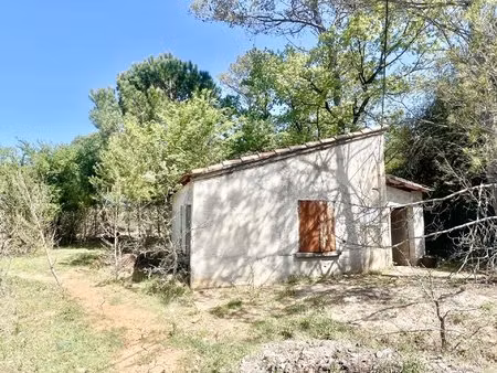 cabanon sur 1 820 m² de terrain plat