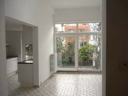 maison de style avec jardin  rue calme quartier schuman