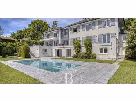 villa avec piscine et terrasse grilly (01)