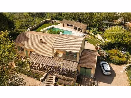 maison avec piscine au calme absolu