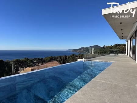 villa de luxe à vendre dans le quartier bord de mer