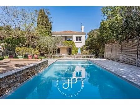 villa de luxe à vendre dans le quartier le cabot