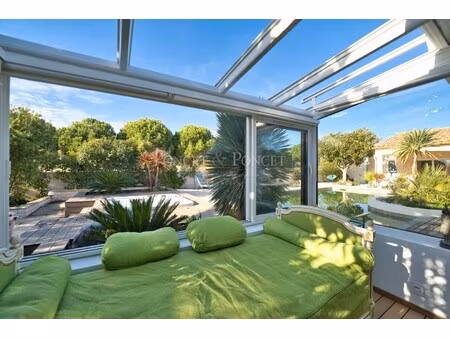 maison de luxe à vendre dans le quartier musée-village