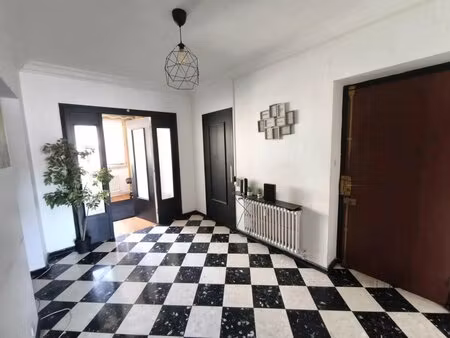 appartement de 7 pièces de 137 m² à saint-étienne