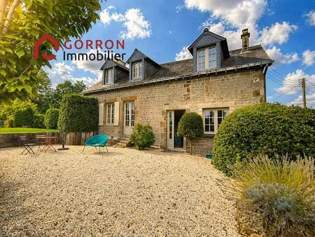 maison en pierre à la campagne