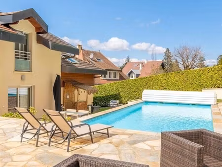 maison de luxe à vendre dans le quartier glaisins
