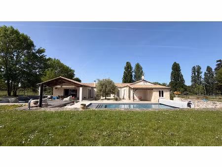 maison contemporaine de plain pied avec piscine